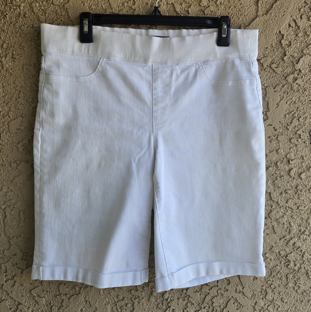 NYDJ White Bermuda Shorts Lift Tuck Technology Cool Embrace Size 6